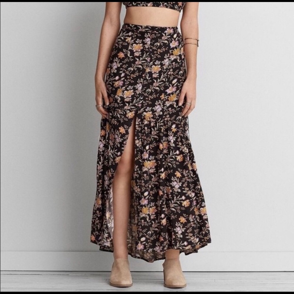 American Eagle Black Floral Maxi Skirt size 4